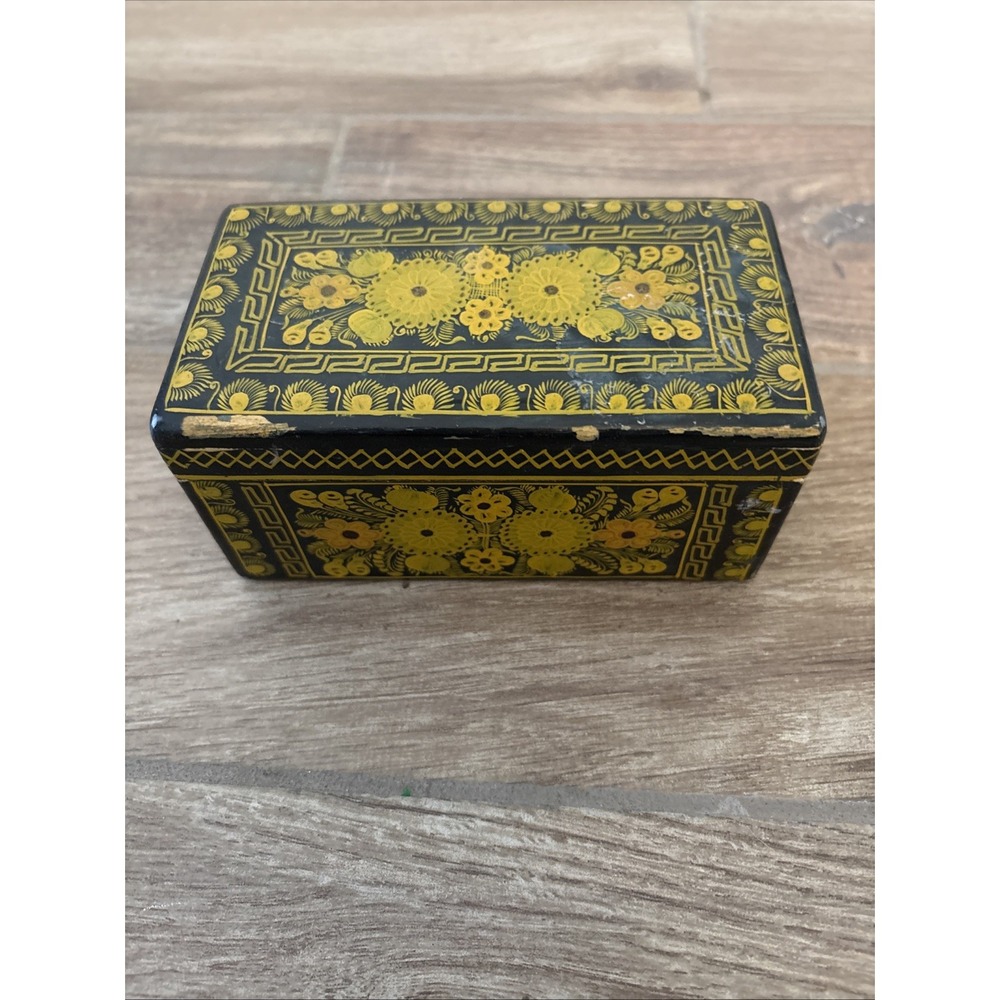 Vintage Hand Carved Lacquer Box, Olinala Mexico‎ - Flowers & Foliage